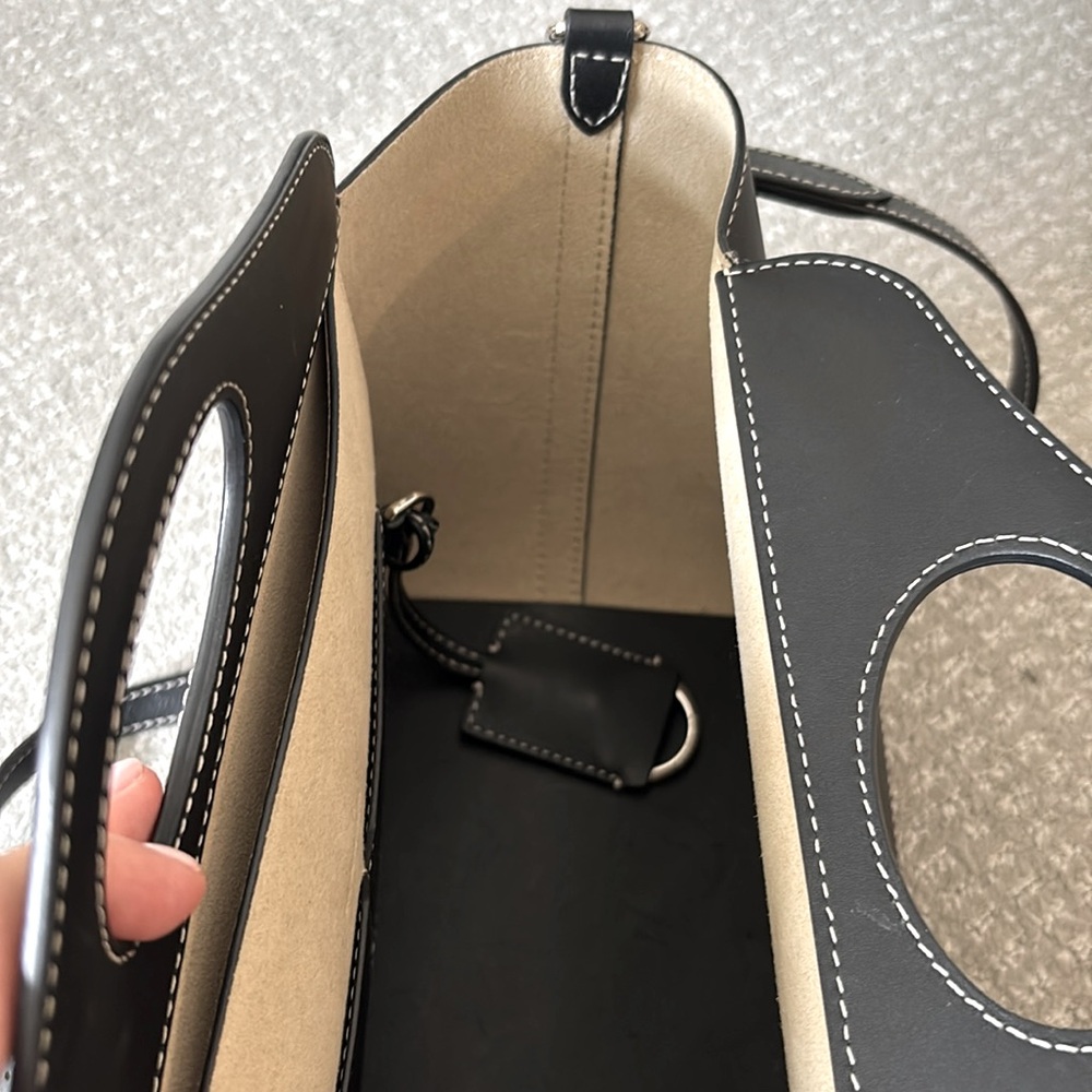 Burberry Leather Soft Pocket Shoulder Bag - Picture 8 of 9